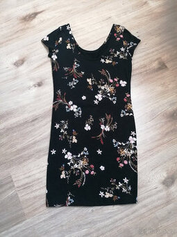 Dámské šaty s květy