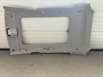 Stropnice Škoda Octavia 4 panorama, poškozená