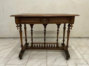 Elegantní starožitný stůl Henri II.