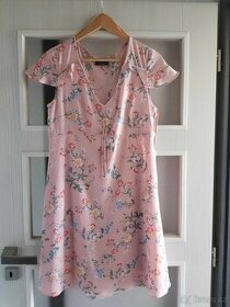 Růžové šaty s květy C&A 36
