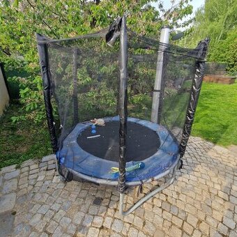 Trampolína
