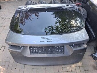 Jsguar F pace zadni dvere