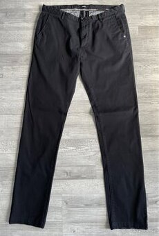 Černé kalhoty Boss slim fit RICE. Velikost 50