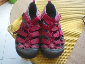 Keen sandaly vel37