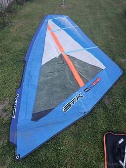 Windsurfing pouze kompletní plachta