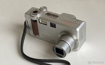 📸 Minolta DiMAGE F200 – retro digitál, co pořád fotí skvěle