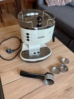 Pákový kávovar DeLonghi ECO311.W