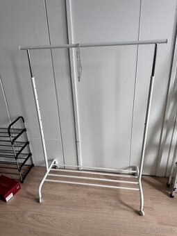 IKEA RIGGA věšák na oblečení BÍLÝ, volně stojící
