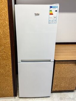 Lednička Beko RCSA240M30W