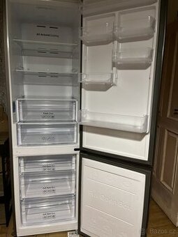 Chladnička s mrazničkou Samsung RB37J5005B1EF