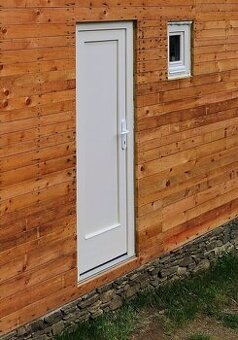 Prodám dřevěné vchodové dveře