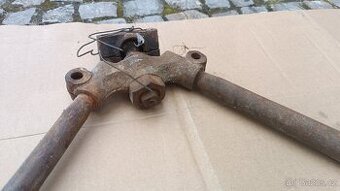 Tatra 12 vzpěra přední nápravy.