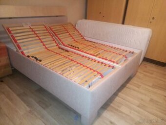 Čalouněná postel vč.roštu a matrací