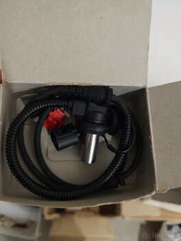 snímač otáček kola - vpředu 8D0927803D