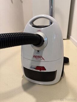 Podlahový + ruční vysavač