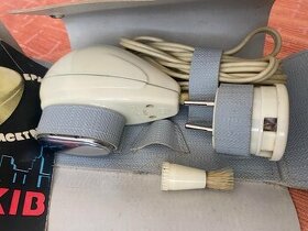 retro holicí strojek