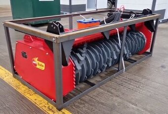 Lesní fréza pro smykový nakladač