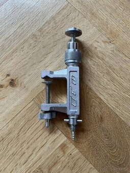 Starý univerzální stativ FED z dob Sovětského svazu