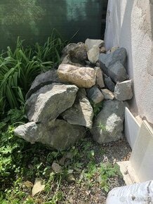 Kameny na skalku