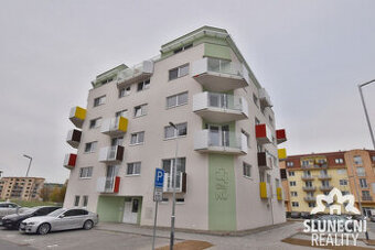 Pronájem bytu 1+kk s terasou a vyhrazeným parkovacím stáním,