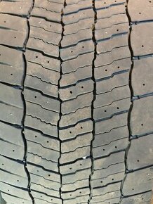 Nákladní pneu 295/60 R 22,5 - 1
