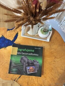Kniha Fotografujeme digitální bezzrcadlovkou