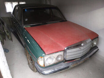 Dva kusy mercedes w123 na náhradní díly