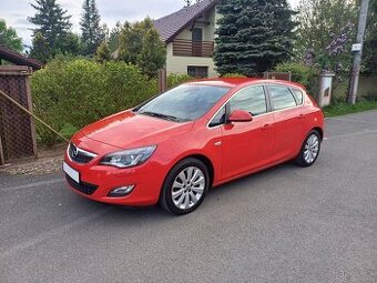 Benzínová Opel Astra 74066km... rok 2010