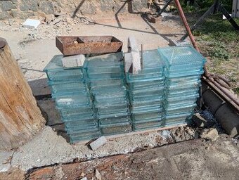 Prodám luxfery 20x20x8cm čirá barva 24ks