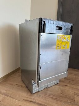 Úzká vestavná myčka Electrolux EES42210L – 45 cm, plně funkč