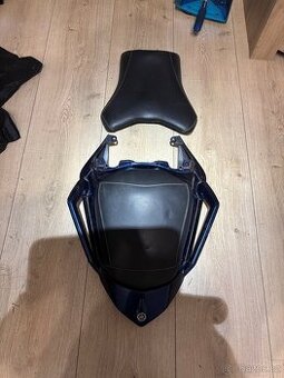 Podsedadlovy plast s madlama na yyamaha Fz1 Fazer 06-