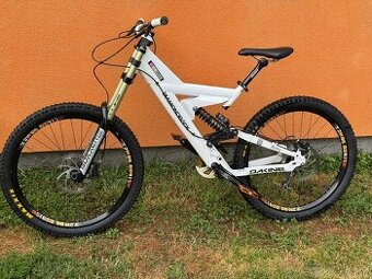 DH celoodpružený bike Diamodback Strike oldschool