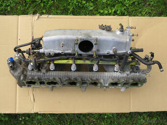RB25DET Neo - sací potrubí komplet, vstřiky, lišta