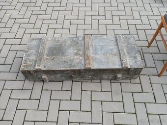 Vojenská bedna od munice