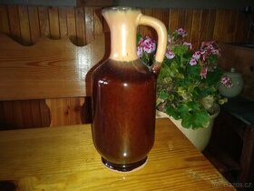 Keramický džbánek nebo vázička