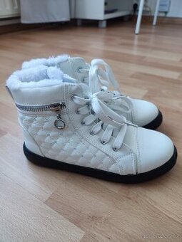 Krásné dívčí zimní boty vel. 33