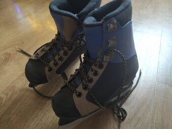 Chlapecké lední brusle vel 34