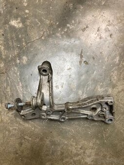 Držák předního ramene, konzola levá