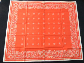 Nový ubrus s lidovými motivy