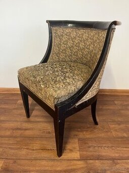 Starožitné křeslo