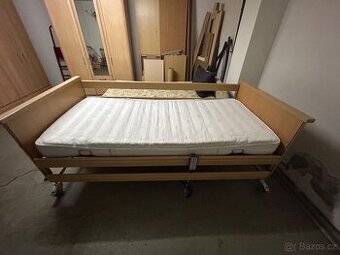 Zdravotní polohovací postel