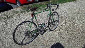 Silnični kolo nové pláště