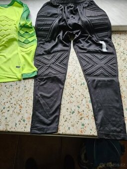 Dětské brankářské oblečení na fotbal.