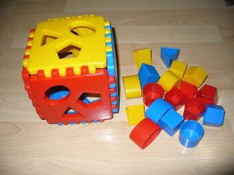 Kostka a věž pro batole