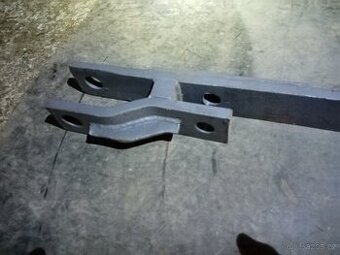 Záves spodný s rámom  na traktor Zetor 3011