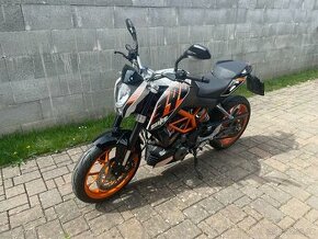 KTM Duke 390 r.v. 2014, najeto 2000km