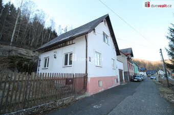 Pěkný rodinný dům 4+1 s garáží, sklepem, půdou v Kraslicích 