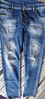 DSQUARED2 (52-36).
