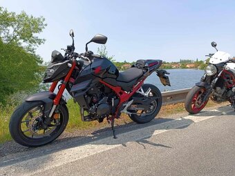 honda hornet 750