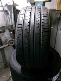 235/40 R19 FORTUNE FSR-701